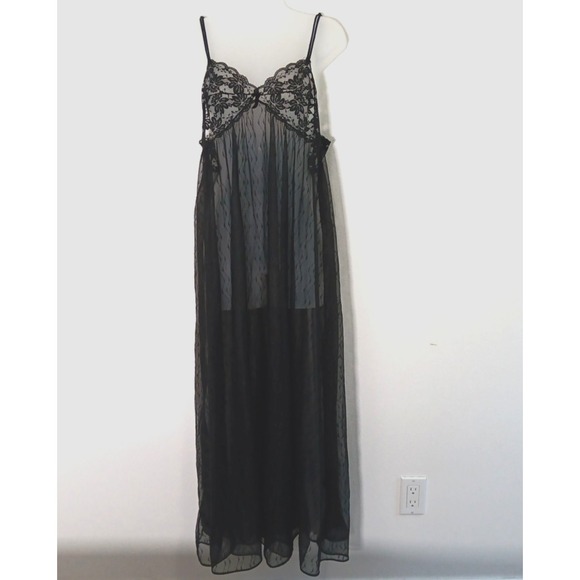 Other - VINTAGE GOWN Negligee Medium BLACK‎ SHEER 100% NYLON LACE VAL MODE NICE SWEEP